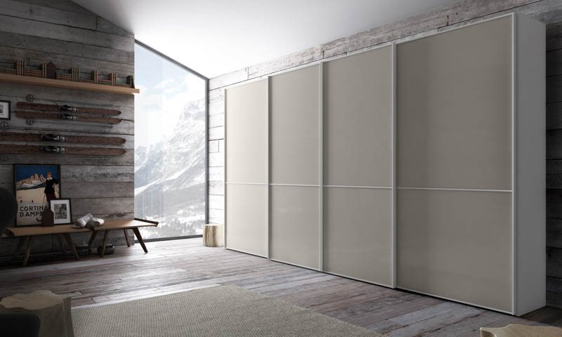 Elegant White Wardrobe with Integrated Drawers